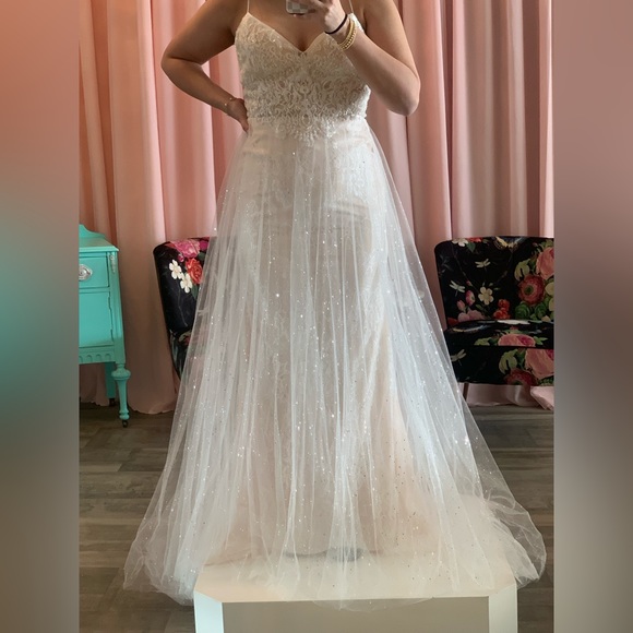 DAVE & JOHNNY
BACKLESS LACE SPAGHETTI STRAP WEDDING GOWN - Picture 3 of 5